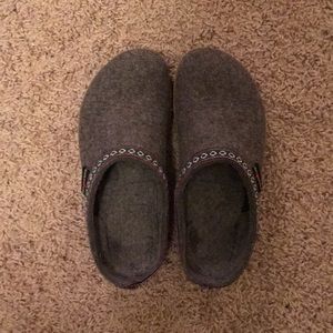 Women’s gray Haflinger clogs